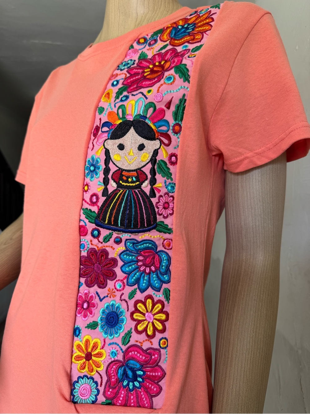 Mexican Artisan Blouse 100% Cotton - Lele Doll & Floral Embroidery S/M
